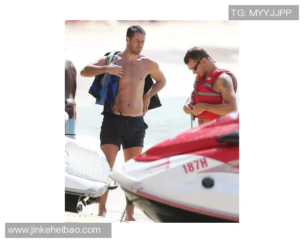 足球明星骑摩托的魅力与挑战探讨及其对运动员形象的影响